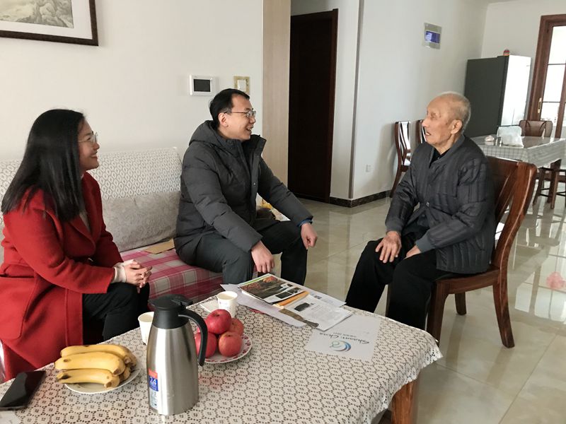 我公司領(lǐng)導春節(jié)前夕走訪慰問離退休職工及困難職工