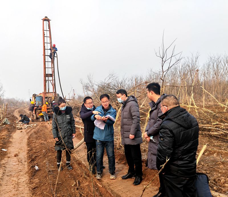 公司領(lǐng)導深入引漢濟渭咸陽北塬凈水廠勘察項目進行安全檢查及慰問